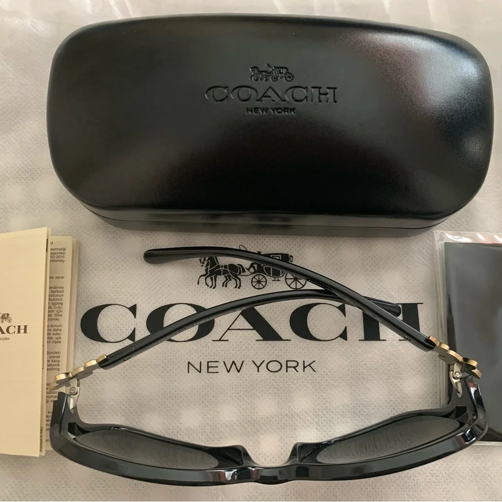 ✨Host Pick✨ Coach Integration Flower Sunglasses 🌸 - Picture 4 of 5